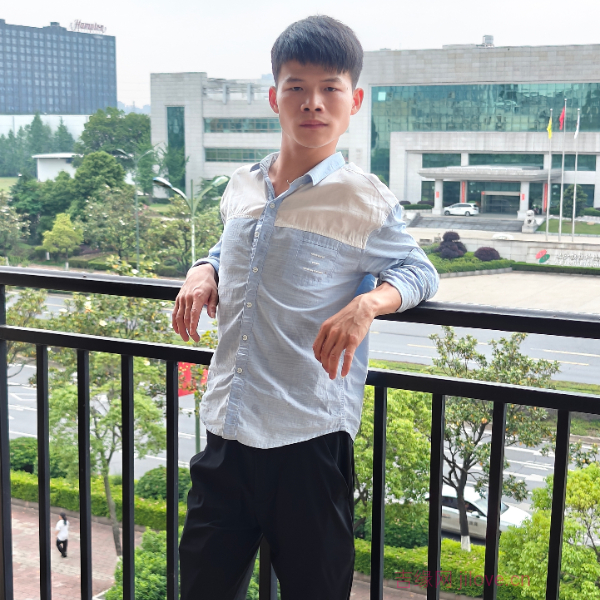 湖南28岁单身帅哥真诚找对象-泰州征婚相亲网